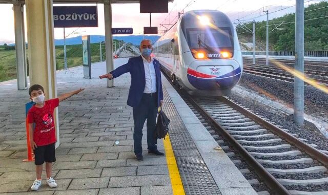 İYİ PARTİ GENEL BAŞKAN YARDIMCISI PROF DR İSMAİL TATLIOĞLU VE KÜÇÜK OĞLU TUĞRUL İYİ PARTİ GENEL BAŞKAN YARDIMCISI PROF DR İSMAİL TATLIOĞLU VE KÜÇÜK OĞLU TUĞRUL