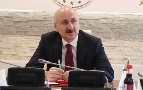 YAZI iÇiN ULAŞTIRMA BAKANI ADiL KARAiSMAiLOĞLU YAZI iÇiN ULAŞTIRMA BAKANI ADiL KARAiSMAiLOĞLU