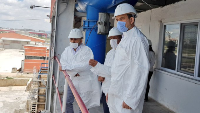 ŞEKER FABRiKALARI GENEL MÜDÜRÜ MÜCAHiT ALKAN VE AK PARTi BURSA MUiLLETVEKiLi MUSTAFA ESGiN