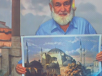 YAZI iÇiN iZNiK VE TRABZON AYASOFYA DAHiL CAMi AÇTIRAN iSMAiL KANDEMiR
