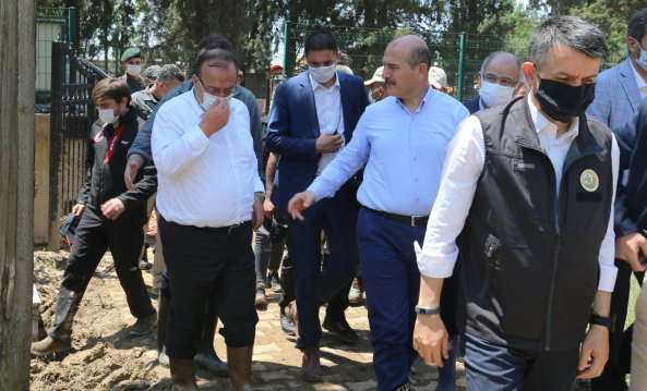 DUDAKLI ÇEKiLEN TRAKTÖR iÇiN FATURAYA VALİ CANBOLAT EL KOYDU DUDAKLI ÇEKiLEN TRAKTÖR iÇiN FATURAYA VALİ CANBOLAT EL KOYDU