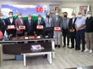 CHP MILLETVEKILLERI ERKAN AYDIN ORHAN SARIBAL YUKSEL OZKAN SEYYAR PAZARCILAR ODASI ZIYARETI