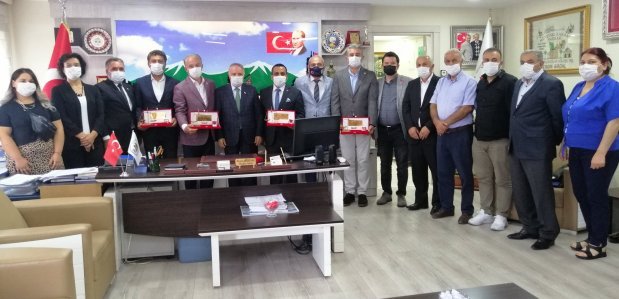 CHP MILLETVEKILLERI ERKAN AYDIN ORHAN SARIBAL YUKSEL OZKAN SEYYAR PAZARCILAR ODASI ZIYARETI CHP MILLETVEKILLERI ERKAN AYDIN ORHAN SARIBAL YUKSEL OZKAN SEYYAR PAZARCILAR ODASI ZIYARETI