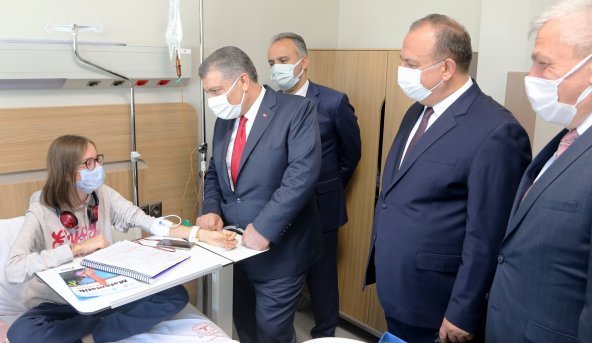 SEHiR HASTANESi HASTA COCUKLAR ZiYARETi SAGLIK BAKANI FAHRETTiN KOCA SEHiR HASTANESi HASTA COCUKLAR ZiYARETi SAGLIK BAKANI FAHRETTiN KOCA