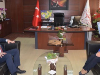 BURSA TIP DEKAN YARDIMCISI DR ELiF GULER KAZANCI VE iL SAGLIK MUDURU DR FEVZi YAVUZYILMAZ