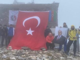 SULEYMAN SILACI VE ARKADASLARI EKiM ULUDAG ZiRVEYE CUMHURiYET TIRMANISI