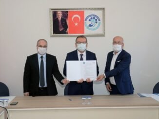 PROF DR AHMET SAIM KILAVUZ PROF DR CAGATAN TASKIN BEBBUS TEKSTIL NIHAT ARI ILE GIYIM TEKNOLOJILERI ANLASMASI
