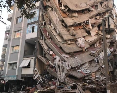 BAYRAKLIDA YIKILAN BiNALAR VE GiZLENEN RAPORLAR iZMiR SEFERiHiSAR DEPREMi BAYRAKLIDA YIKILAN BiNALAR VE GiZLENEN RAPORLAR iZMiR SEFERiHiSAR DEPREMi