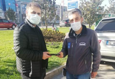 BURBAK GOREVLiSi BULDUGU CEP TELEFONUNU SAHiBiNE ULAEESTIRDI BURBAK SAHA AMiRi iSMAiL HAVUZ BURBAK GOREVLiSi BULDUGU CEP TELEFONUNU SAHiBiNE ULAEESTIRDI BURBAK SAHA AMiRi iSMAiL HAVUZ