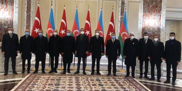 EFKAN ALA VE iSMET BUYUKATAMAN BAKUDE ZAFER GUNU KUTLAMALARINDA EFKAN ALA VE iSMET BUYUKATAMAN BAKUDE ZAFER GUNU KUTLAMALARINDA