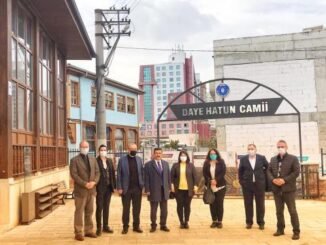 iYi PARTi GRUP BASKANI iSMAiL TATLIOGLU SELCUK TURKOGLU DAYE HATUN CAMii ONU VE TiCARET BORSASI iCiN YAPILAN iNSAAT