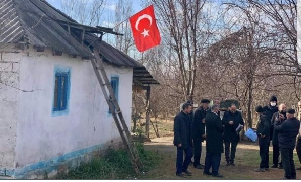 OSMAN MESTEN KARABAGDA SEHIT EVINDE OSMAN MESTEN KARABAGDA SEHIT EVINDE