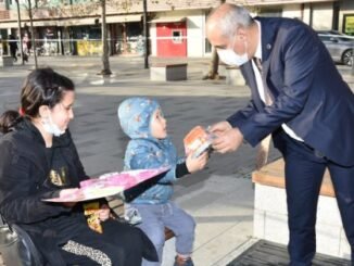 YENISEHIR BELEDIYE BASKANI DAVUT AYDIN OYUNCAKSIZ COCUK KALMASIN