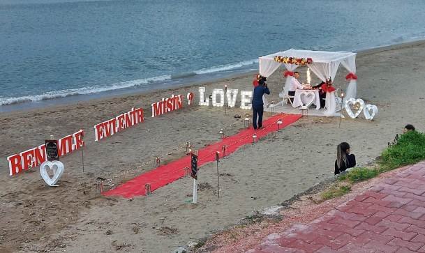 MUDANYA GUZELYALI ALTINKUM SAHILI EVLENME TEKLIFI STUDYOSU MUDANYA GUZELYALI ALTINKUM SAHILI EVLENME TEKLIFI STUDYOSU