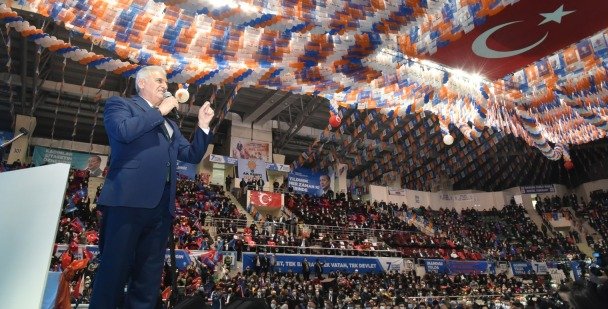 YAZI iCiN AK PARTi iL KONGRESMi VE BiNALi YILDIRIM