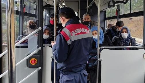 iLCELERDE PANDEMi DENETiMi JANDARMA ULASIM ARACLARI iLCELERDE PANDEMi DENETiMi JANDARMA ULASIM ARACLARI