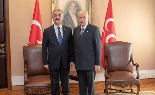 DEVLET BAHCELi VE iSMET BUYUKATAMAN DEVLET BAHCELi VE iSMET BUYUKATAMAN