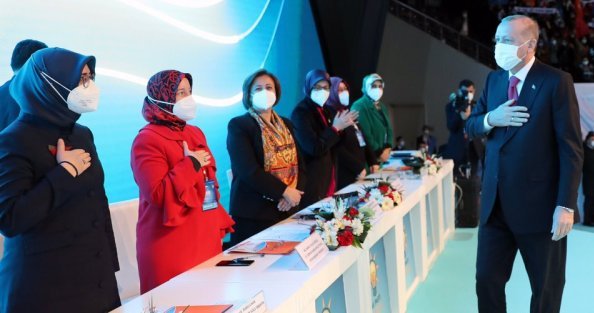 EMiNE YAVUZ GOZGEC AK PARTi KADIN KOLLARI MKYK SECiLDi