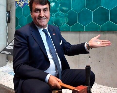 OSMANGAZi BELEDiYE BASKANI MUSTAFA DUNDAR OSMANGAZi BELEDiYE BASKANI MUSTAFA DUNDAR