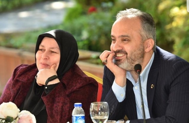 ALiNUR AKTAS VE ESi SEViNC AKTAS ALiNUR AKTAS VE ESi SEViNC AKTAS