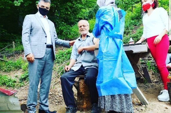 YILDIDRIM iLCE SAGLIK MUDURU DR FERHAT EKiNCi VE ZEYNiLERDE ASI YILDIDRIM iLCE SAGLIK MUDURU DR FERHAT EKiNCi VE ZEYNiLERDE ASI