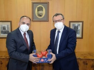BUU REKTORU PROF DR AHMET SAiM KILAVUZ VE TURKSEKER GENEL MUDURU MUCAHiT ALKAN