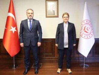 ALiNUR AKTAS VE AiLE BAKANI DERYA YANIK
