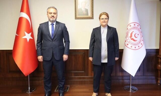 ALiNUR AKTAS VE AiLE BAKANI DERYA YANIK ALiNUR AKTAS VE AiLE BAKANI DERYA YANIK