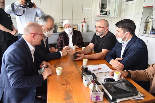 ALINUR AKTAS DAVUT GURKAN EMINE YAVUZ GOZGEC ESNAF ZIYARETI