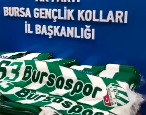 AK PARTi iL GENCLiK KOLLARI BURSASPOR ATKISI DAGITTI