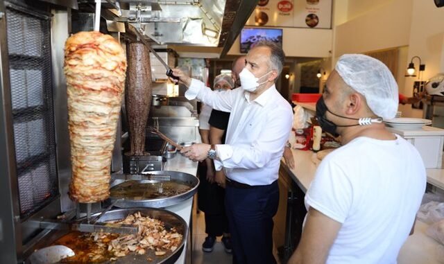 ALiNUR AKTAS OZLUCEDE DONER KESTi ALiNUR AKTAS OZLUCEDE DONER KESTi