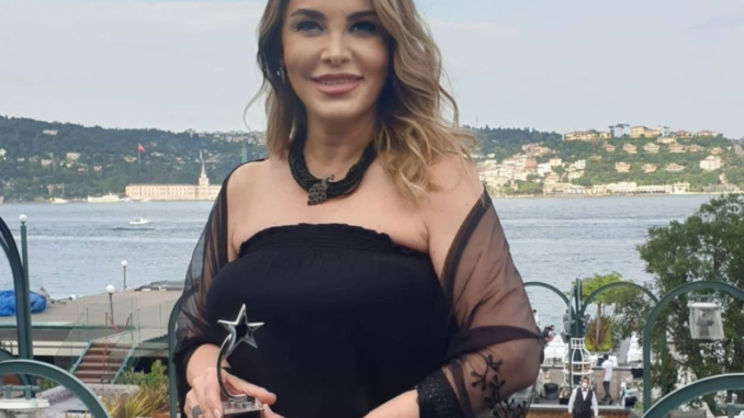 DR OZLEM KAYA VE AKADEMi ODULLERi DR OZLEM KAYA VE AKADEMi ODULLERi