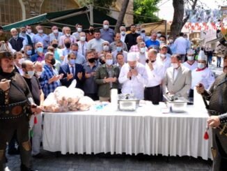 ABDAL MEHMET TURBESI ONUNDE KOFTELI CORBA GELENEGI