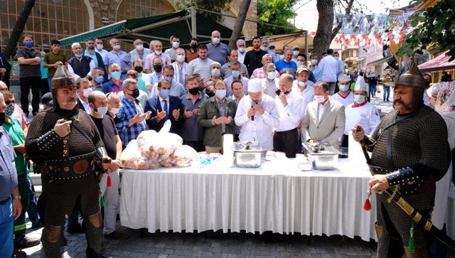 ABDAL MEHMET TURBESI ONUNDE KOFTELI CORBA GELENEGI ABDAL MEHMET TURBESI ONUNDE KOFTELI CORBA GELENEGI