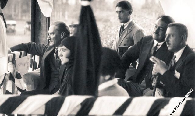 ATATURK YILI BURSADA FUTBOL MACI iZLiYOR
