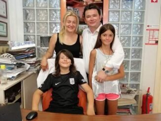 CHP BURSA MILLETVEKILI ERKAN AYDIN VE AILE FOTOGRAFI