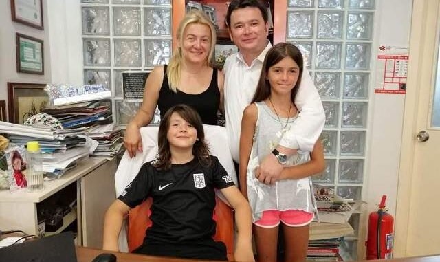 CHP BURSA MILLETVEKILI ERKAN AYDIN VE AILE FOTOGRAFI CHP BURSA MILLETVEKILI ERKAN AYDIN VE AILE FOTOGRAFI