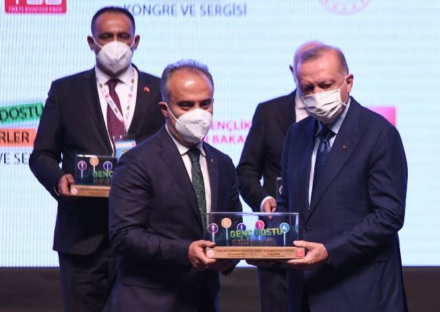 CUMHURBASKANI RECEP TAYYiP ERDOGAN VE BUYUKSEHiRD BELEDiYE BASKANI ALiNUR AKTAS GENC DOSTU SEHiR ODULU CUMHURBASKANI RECEP TAYYiP ERDOGAN VE BUYUKSEHiRD BELEDiYE BASKANI ALiNUR AKTAS GENC DOSTU SEHiR ODULU
