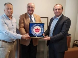 MEHMET ONDER MUTLU VE FESiH BAYKAL PLAKET MUS iL DER ZiYAREiTi