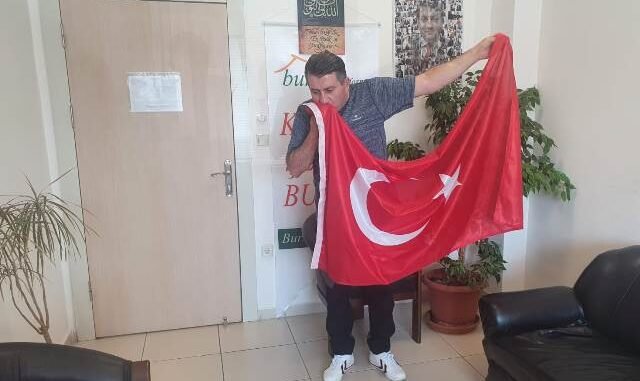 KAL BiR BASKANI MUSTAFA KARAMAN VE MiLLi SES VER PROJESi TURK BAYRAGI