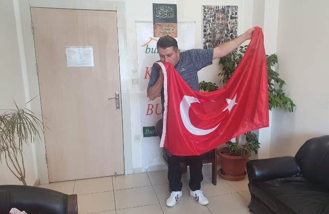 KAL BiR BASKANI MUSTAFA KARAMAN VE MiLLi SES VER PROJESi TURK BAYRAGI KAL BiR BASKANI MUSTAFA KARAMAN VE MiLLi SES VER PROJESi TURK BAYRAGI