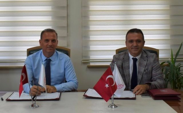 AiLE VE SOSYAL HiZMETLER iL MUDURU HASAN YILMAZ VE BURSA KULTUR MUDURU KAMiL OZER KULTUR PROTOKOLU AiLE VE SOSYAL HiZMETLER iL MUDURU HASAN YILMAZ VE BURSA KULTUR MUDURU KAMiL OZER KULTUR PROTOKOLU