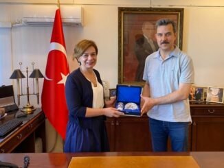AK PARTi BURSA MiLLETVEKiLi DR MUSTAFA ESGiN VE SOFYA BUYUKELCiSi AYLiN SEKiZKOK