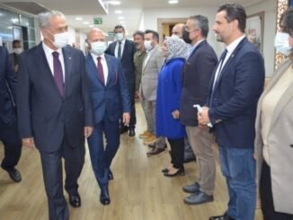 BULENT ARINC AK PARTi iL ZiYARETi
