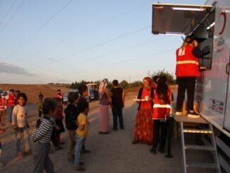 KIZILAYDAN CADIRKENTLERDE MEVSIMLIK ISCILERE SICAK YEMEK