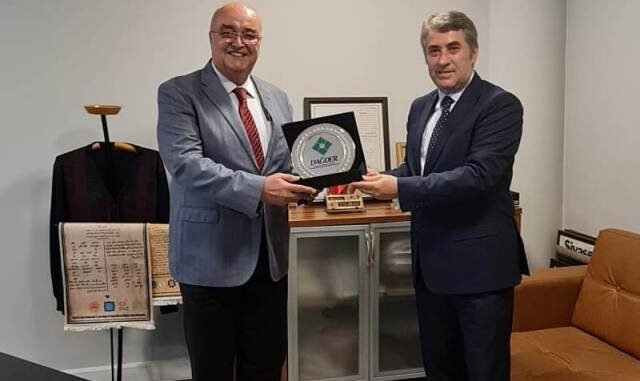 YASAR TURKTEN DAG DER PLAKETi YASAR TURKTEN DAG DER PLAKETi