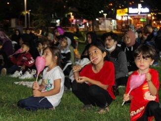 GENC KIZILAY HUDAVENDiGAR PARKINDA ACIK HAVA SiNEMASI