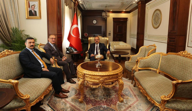 iSMAiL TATLIOGLU VE SELCUK TURKOGLUNUN VALi YAKUP CANBOLAT ZiYARETi iSMAiL TATLIOGLU VE SELCUK TURKOGLUNUN VALi YAKUP CANBOLAT ZiYARETi