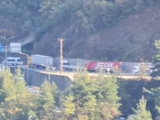 DAG YOLU PATLATLA CALISMALARI NEDENiYLE SAAT TRAFiGE KAPANDI