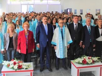 YUKSEK iHTiSAS UNiVERSiTESi MUTEVELLi HEYET BASKANI FARUK CELiK EGiTiM YILI ACILISI VE TIP OGRENCiLERi ONLUK GiYME TORENi